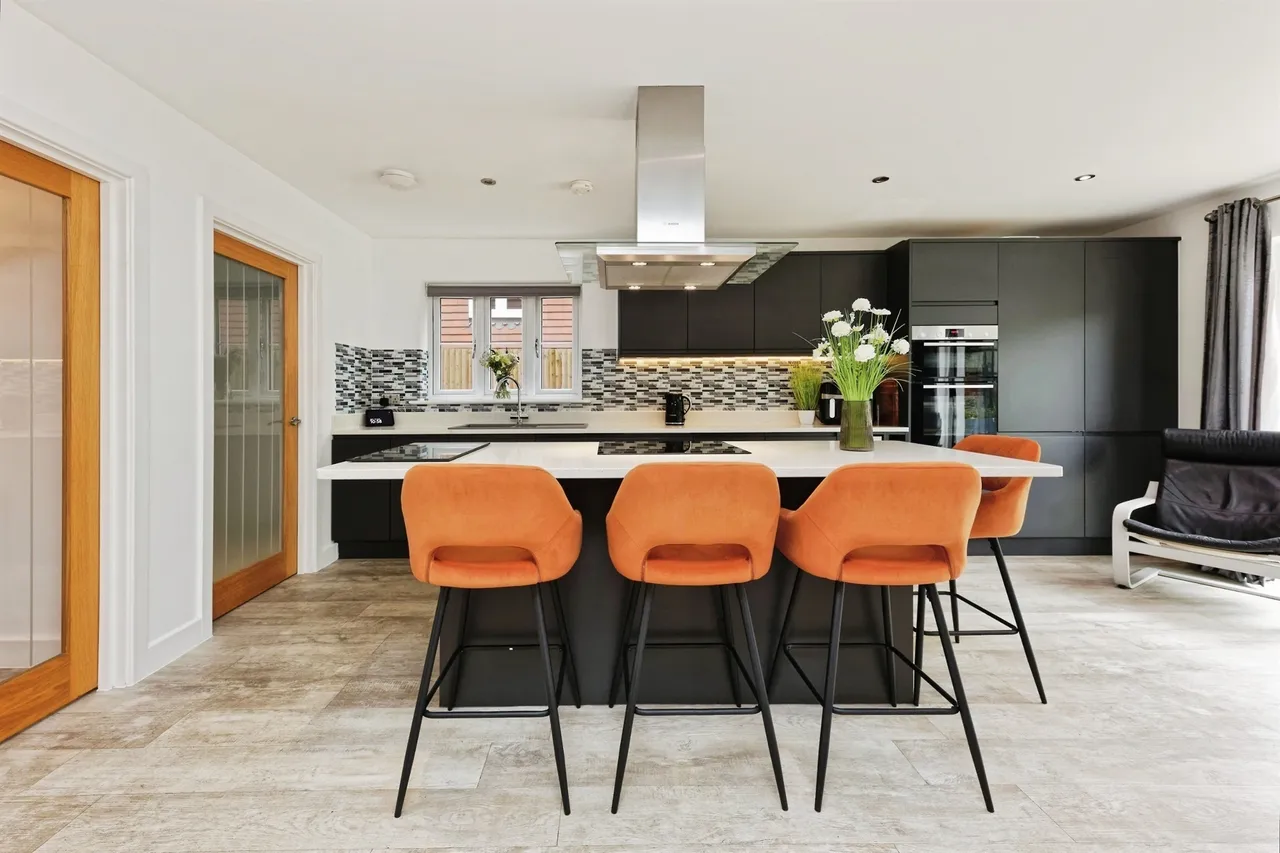 Downs View Way, Chartham, Canterbury, photo 19