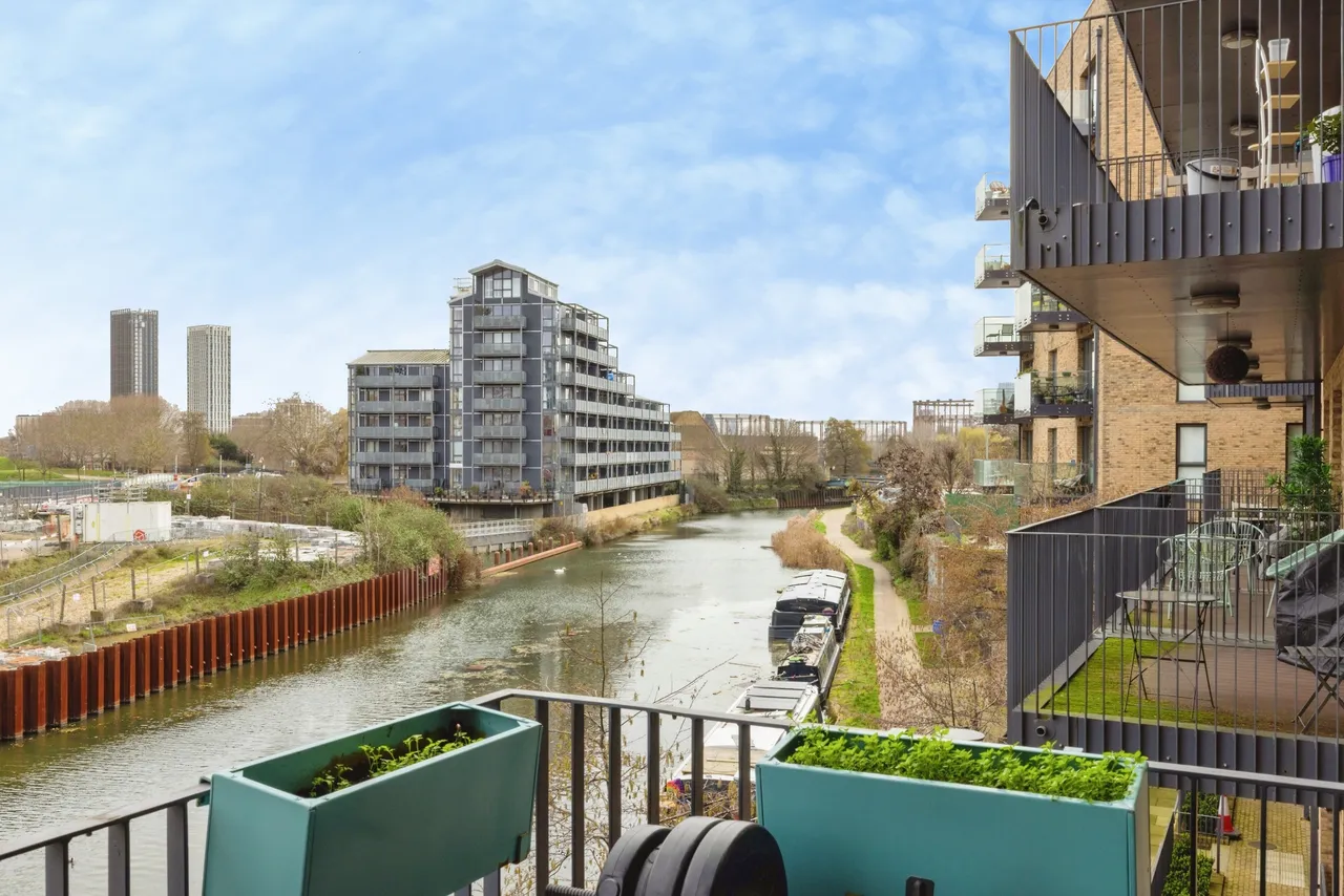 Nicholson Square, London, E3, photo 12
