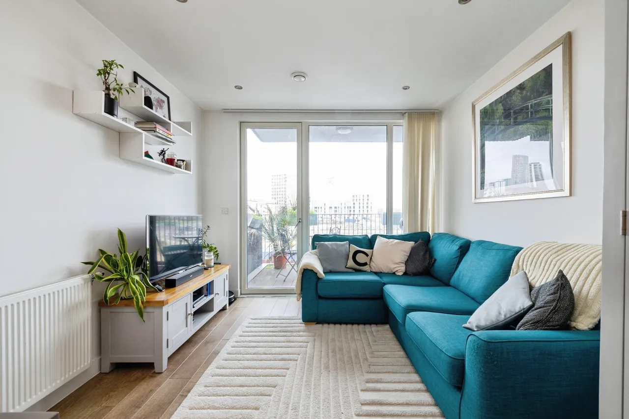 1 bed flat for sale, Nicholson Square, London, E3
