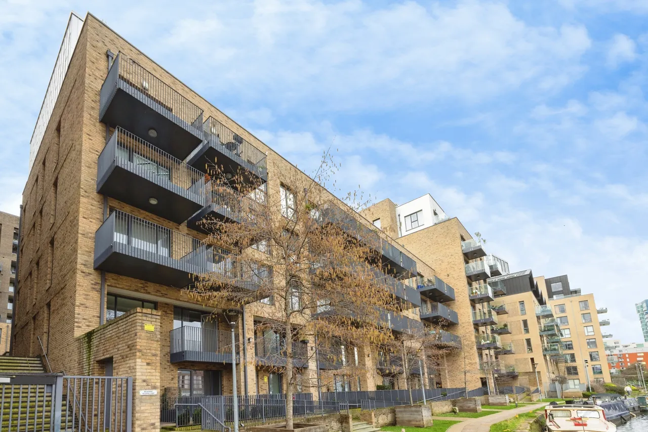 Nicholson Square, London, E3, photo 2