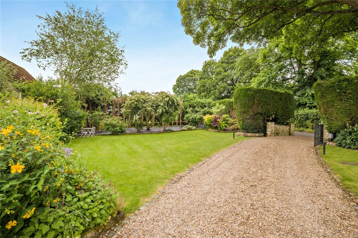 Lumby, Near Leeds, LS25, photo 29