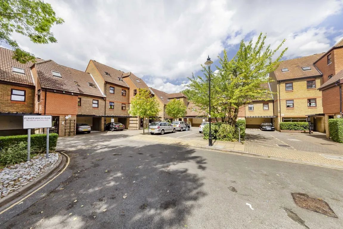 2 bed flat to rent, Pursewardens Close, W13