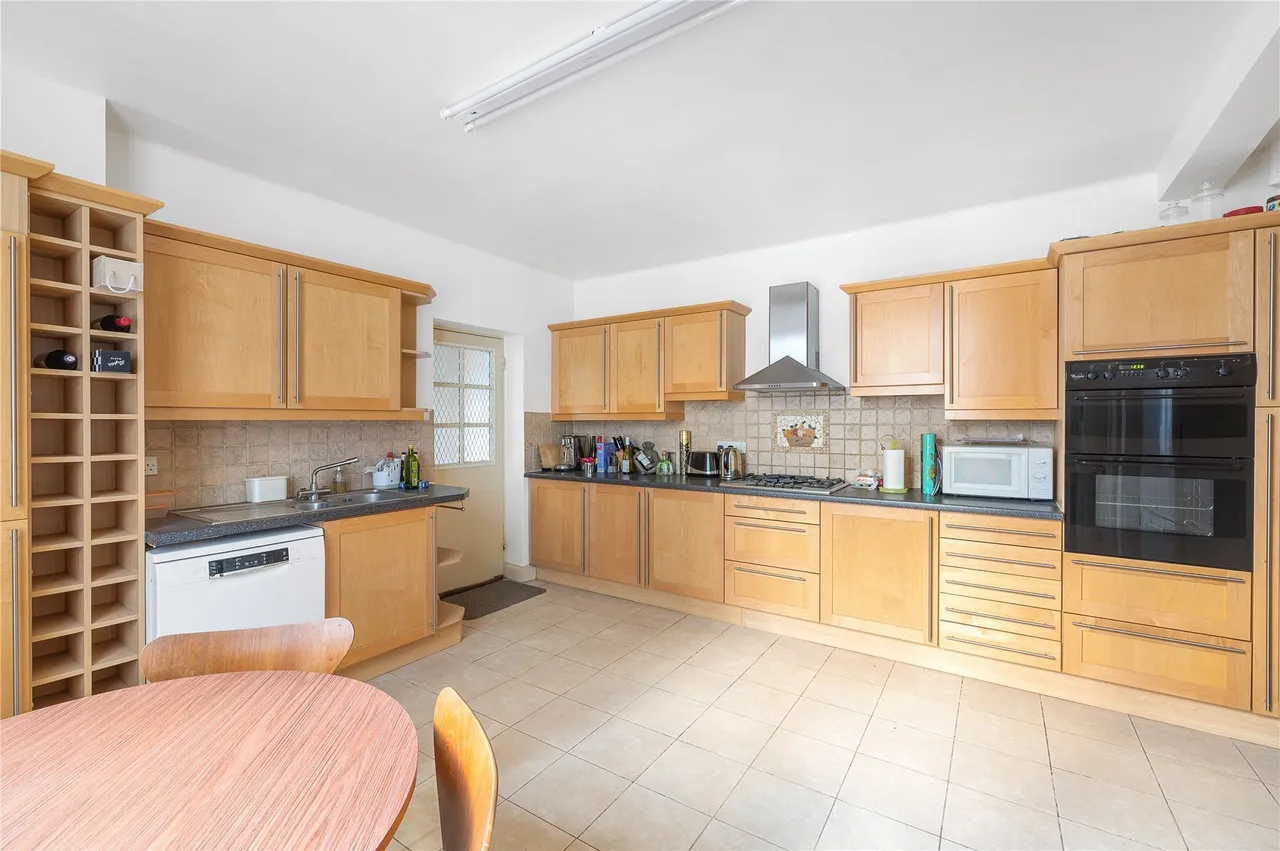 Rivermead Court, Ranelagh Gardens, Hurlingham, SW6, photo 2