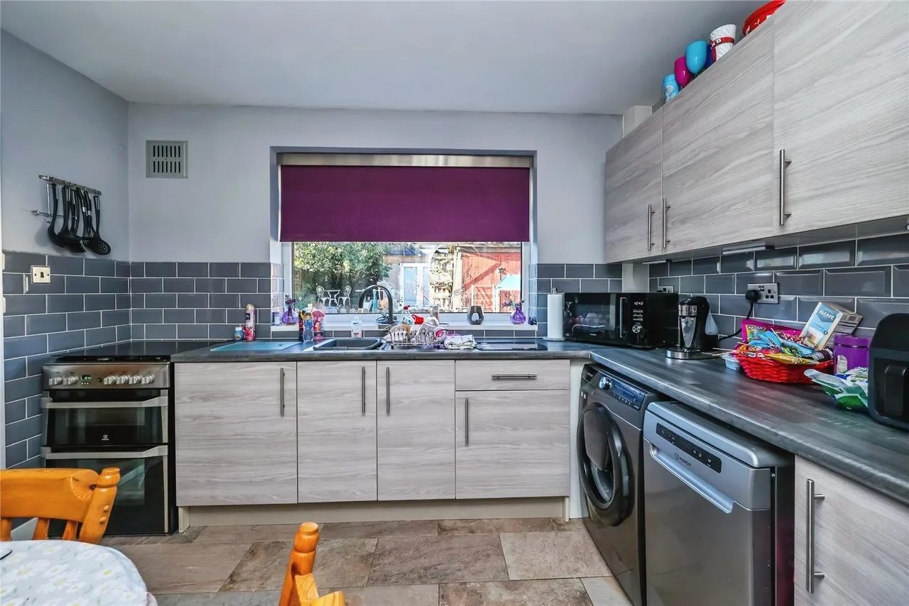 Brandish Crescent, Clifton, Nottingham, NG11, photo 2