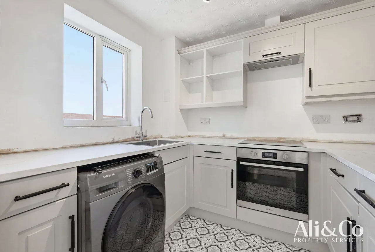 St. Leonards Close, Grays, Essex, RM17 6GT, photo 10