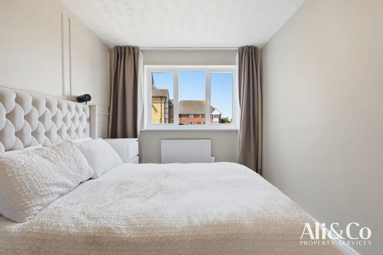 St. Leonards Close, Grays, Essex, RM17 6GT, photo 15