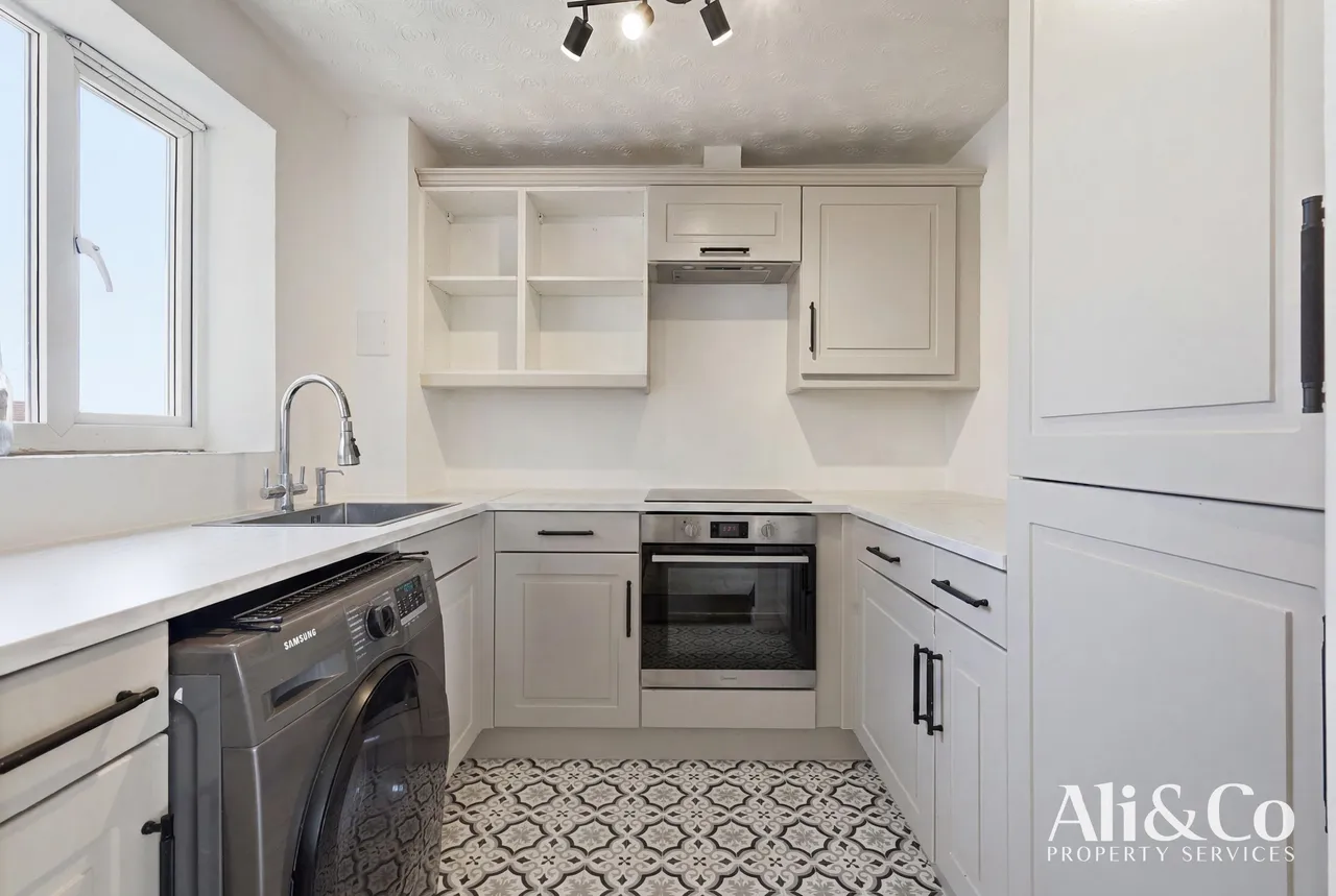 St. Leonards Close, Grays, Essex, RM17 6GT, photo 9