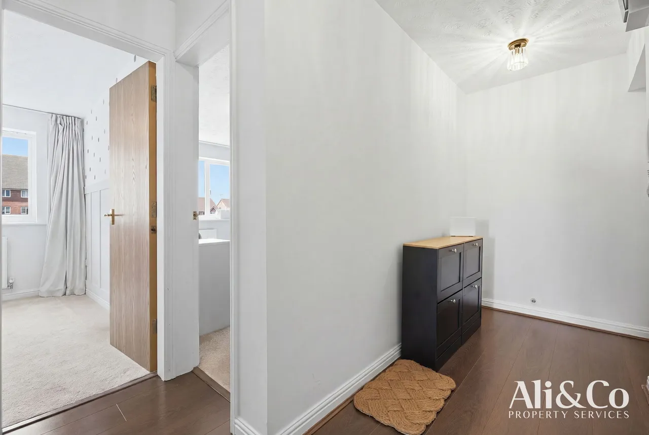 St. Leonards Close, Grays, Essex, RM17 6GT, photo 6
