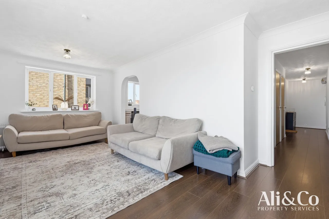 St. Leonards Close, Grays, Essex, RM17 6GT, photo 4
