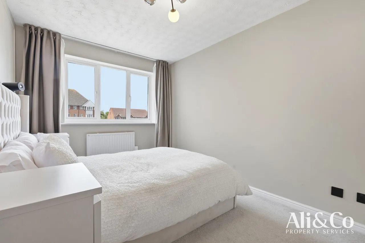 St. Leonards Close, Grays, Essex, RM17 6GT, photo 16