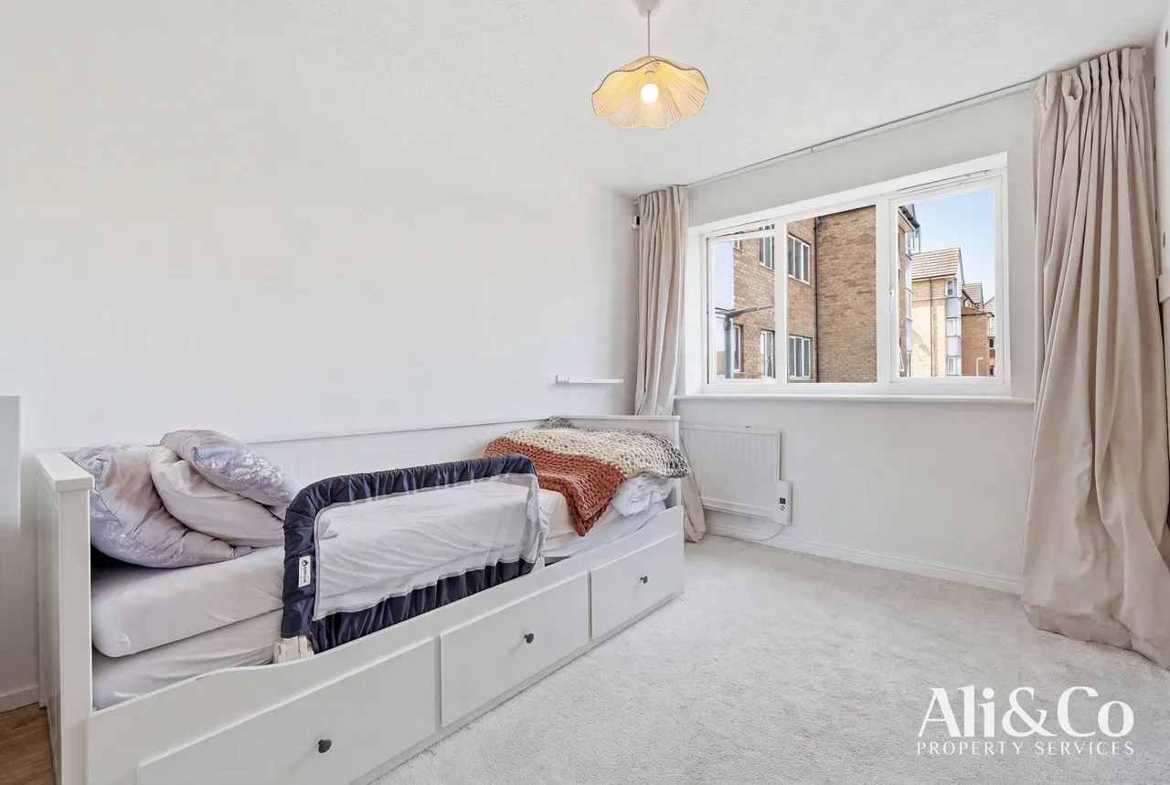St. Leonards Close, Grays, Essex, RM17 6GT, photo 17