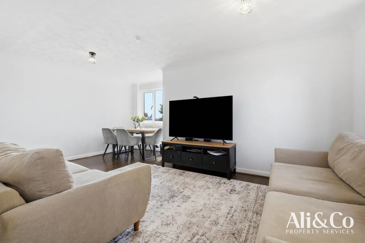 St. Leonards Close, Grays, Essex, RM17 6GT, photo 5