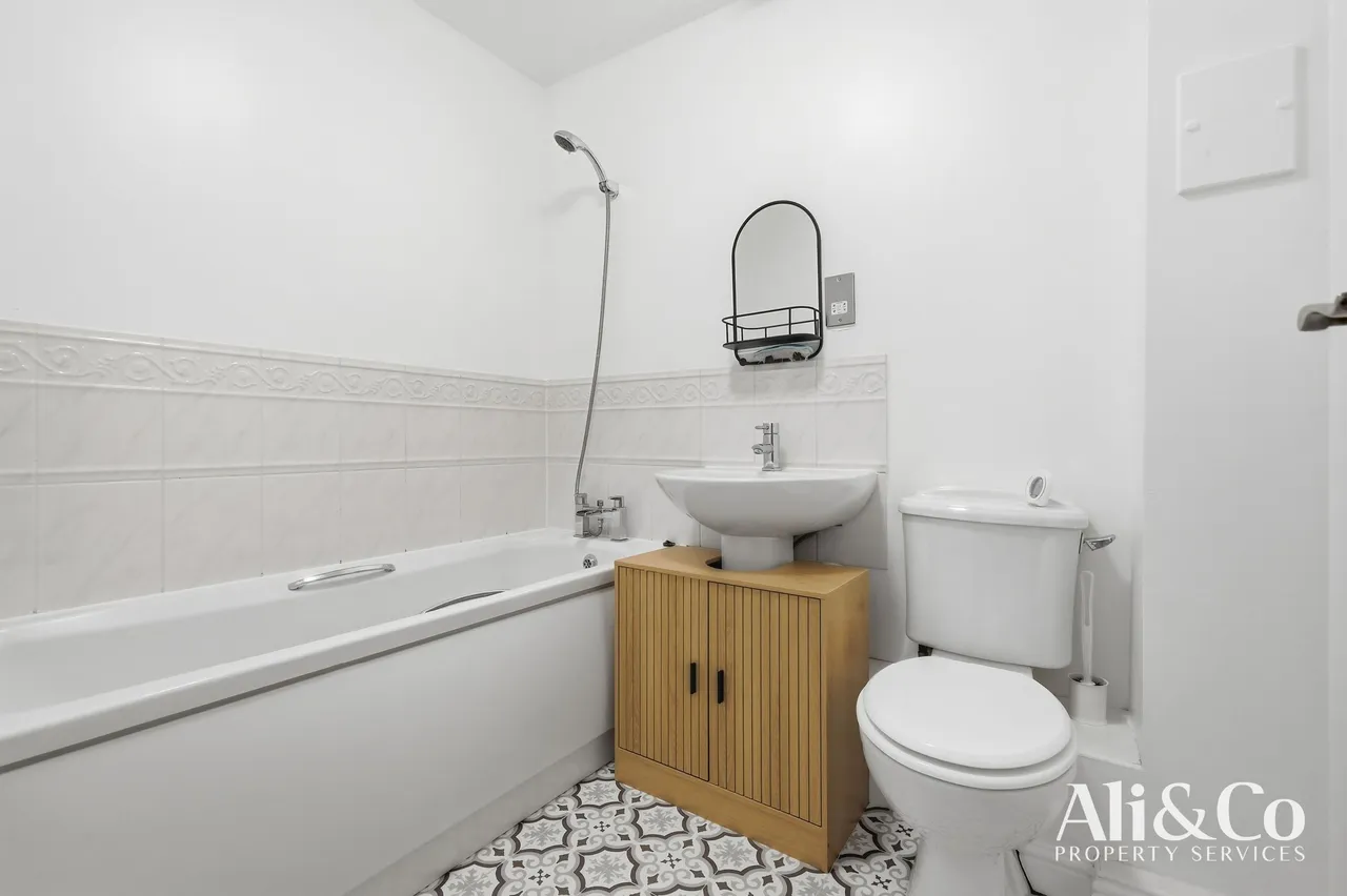 St. Leonards Close, Grays, Essex, RM17 6GT, photo 19