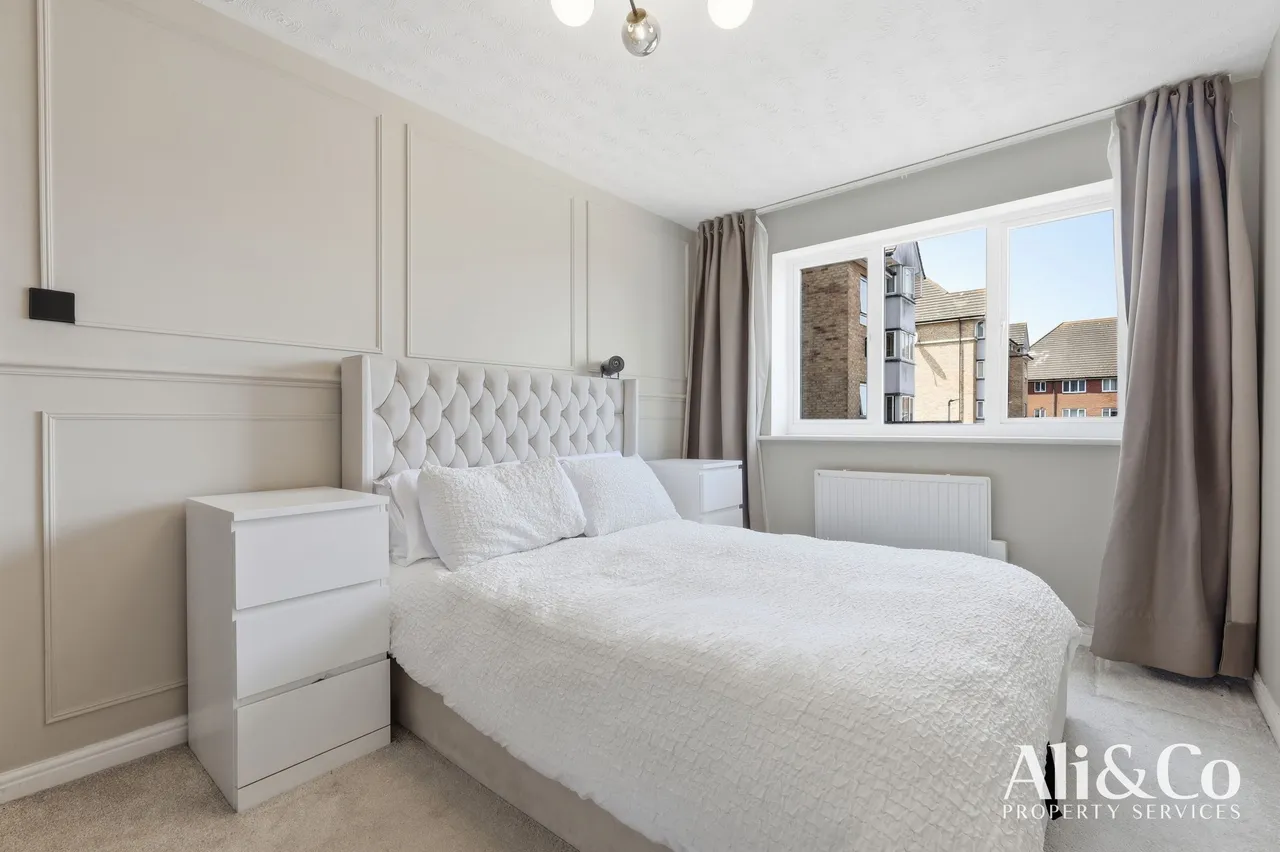 St. Leonards Close, Grays, Essex, RM17 6GT, photo 14