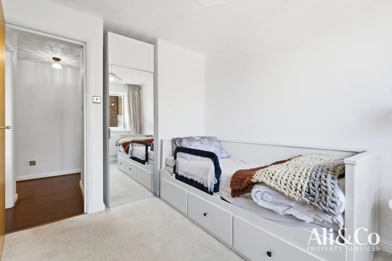 St. Leonards Close, Grays, Essex, RM17 6GT, photo 18