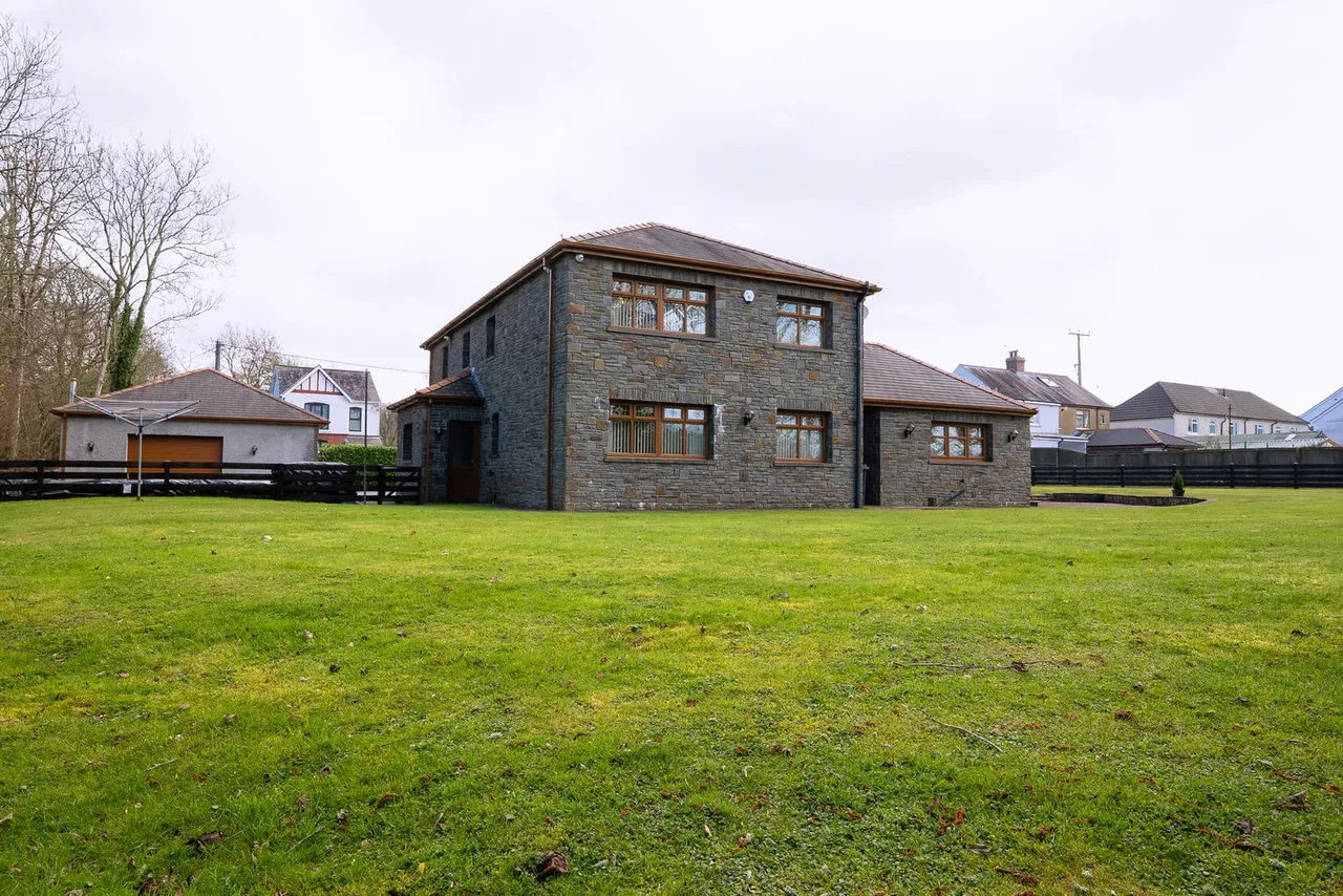 Cwmtawe Road, Ystradgynlais, photo 39