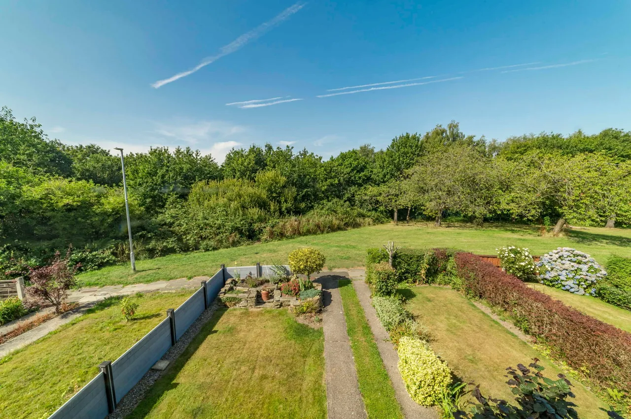 Tamar Way, Heywood, photo 2