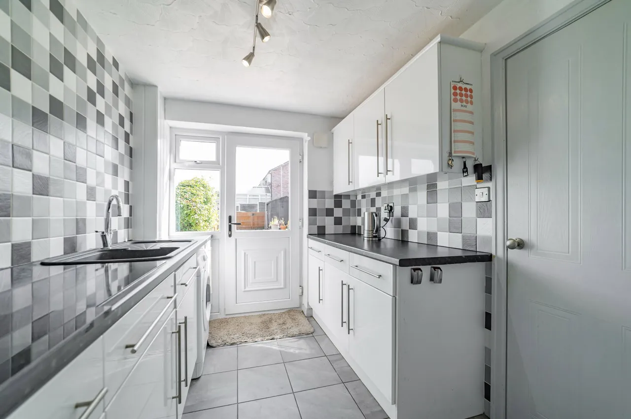 Tamar Way, Heywood, photo 8
