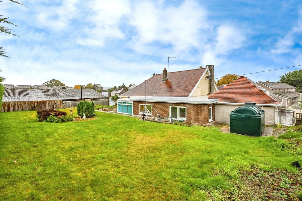 Llanybydder, SA40, photo 21