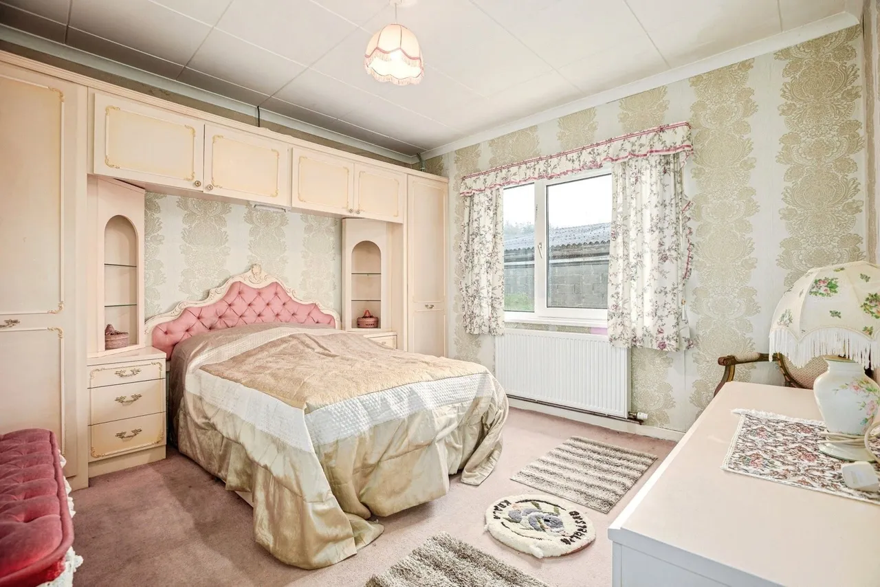 Llanybydder, SA40, photo 11