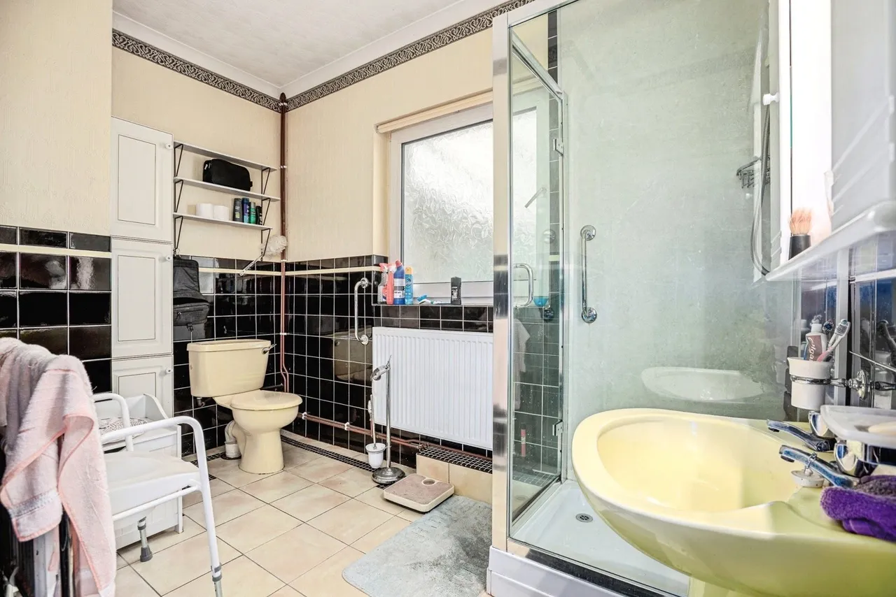 Llanybydder, SA40, photo 14
