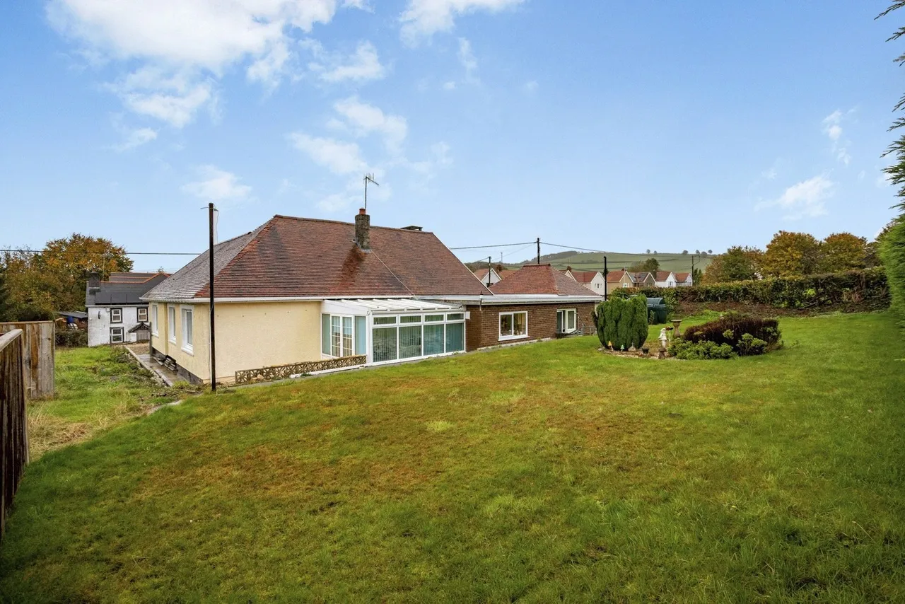 Llanybydder, SA40, photo 2