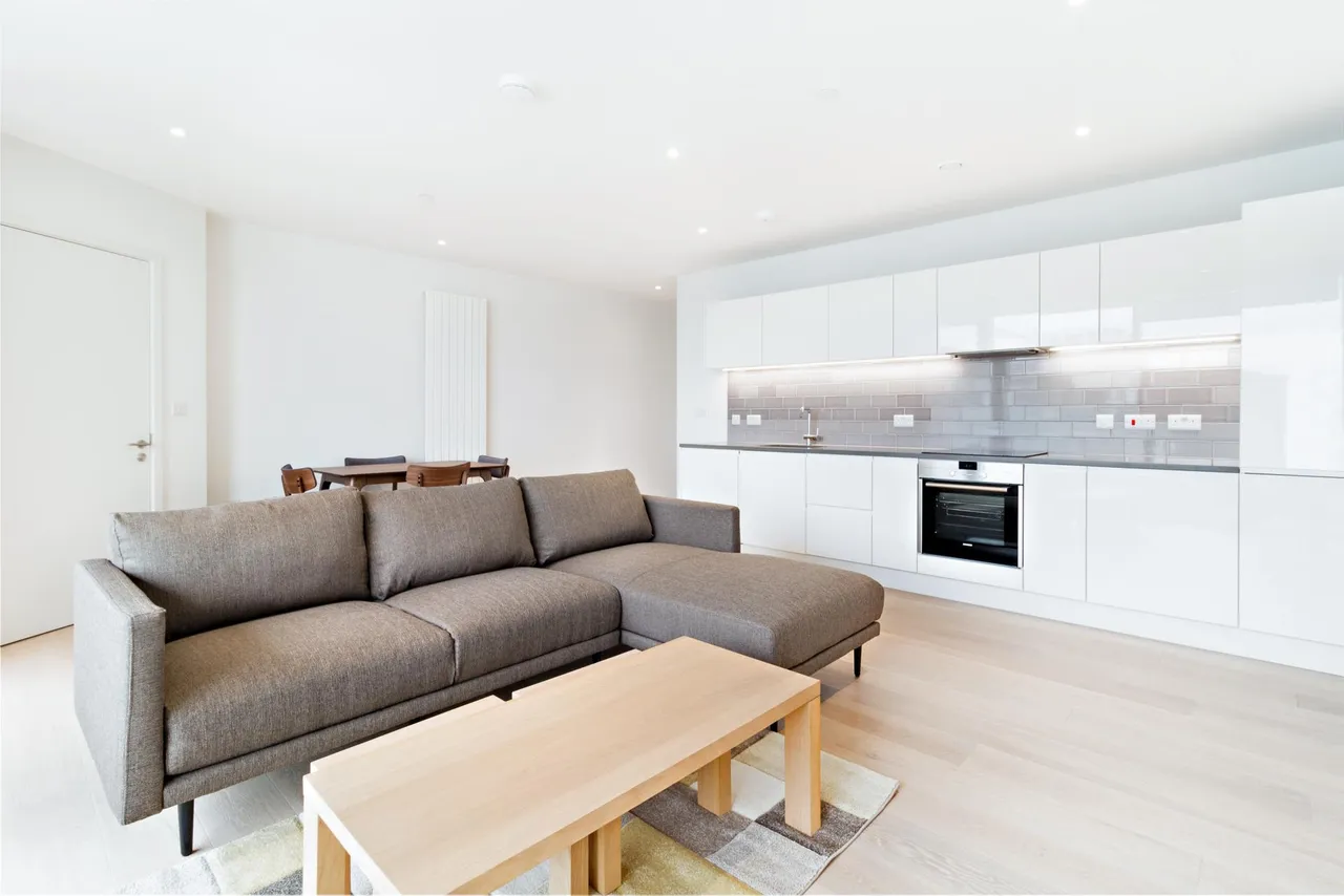 2 bed flat for sale, Corsair House, Royal Wharf, E16