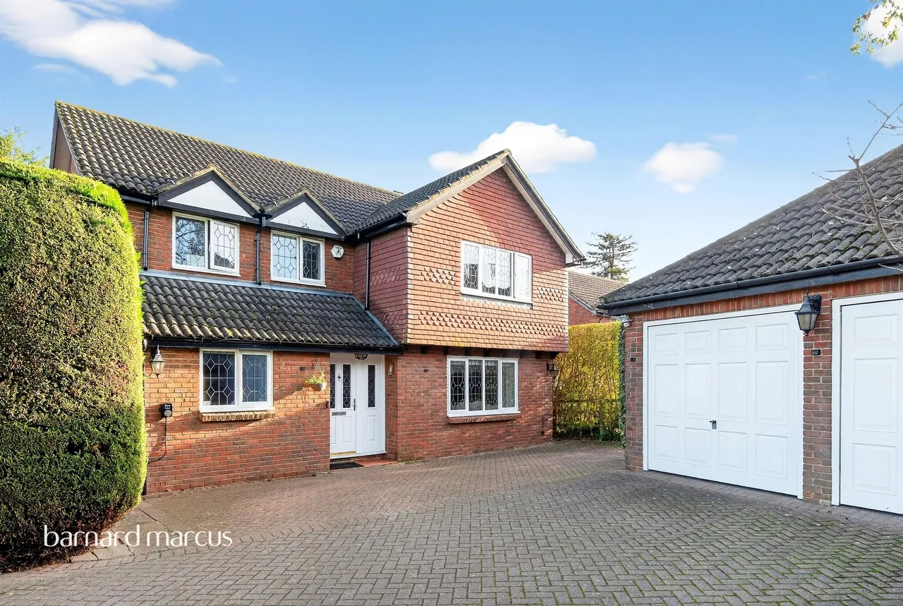 4 bed house for sale — Cleveland Gardens, Worcester Park
