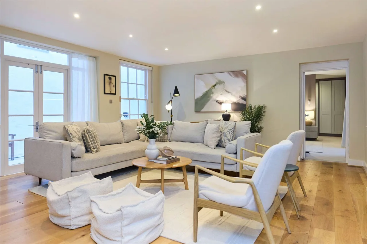 3 bed flat for sale — Strathearn Place, London, W2