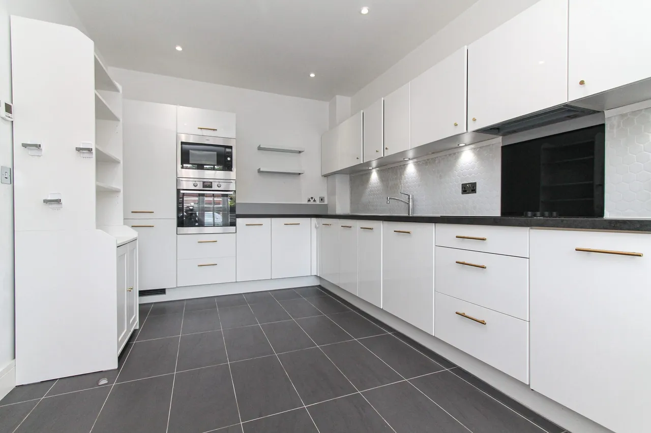 Pennyroyal, Fleet, GU51 5BH, photo 3