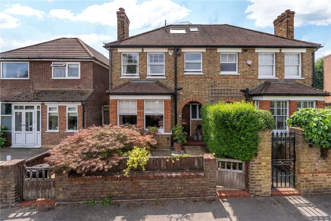 4 bed house for sale — Varna Road, Hampton, TW12 2BQ