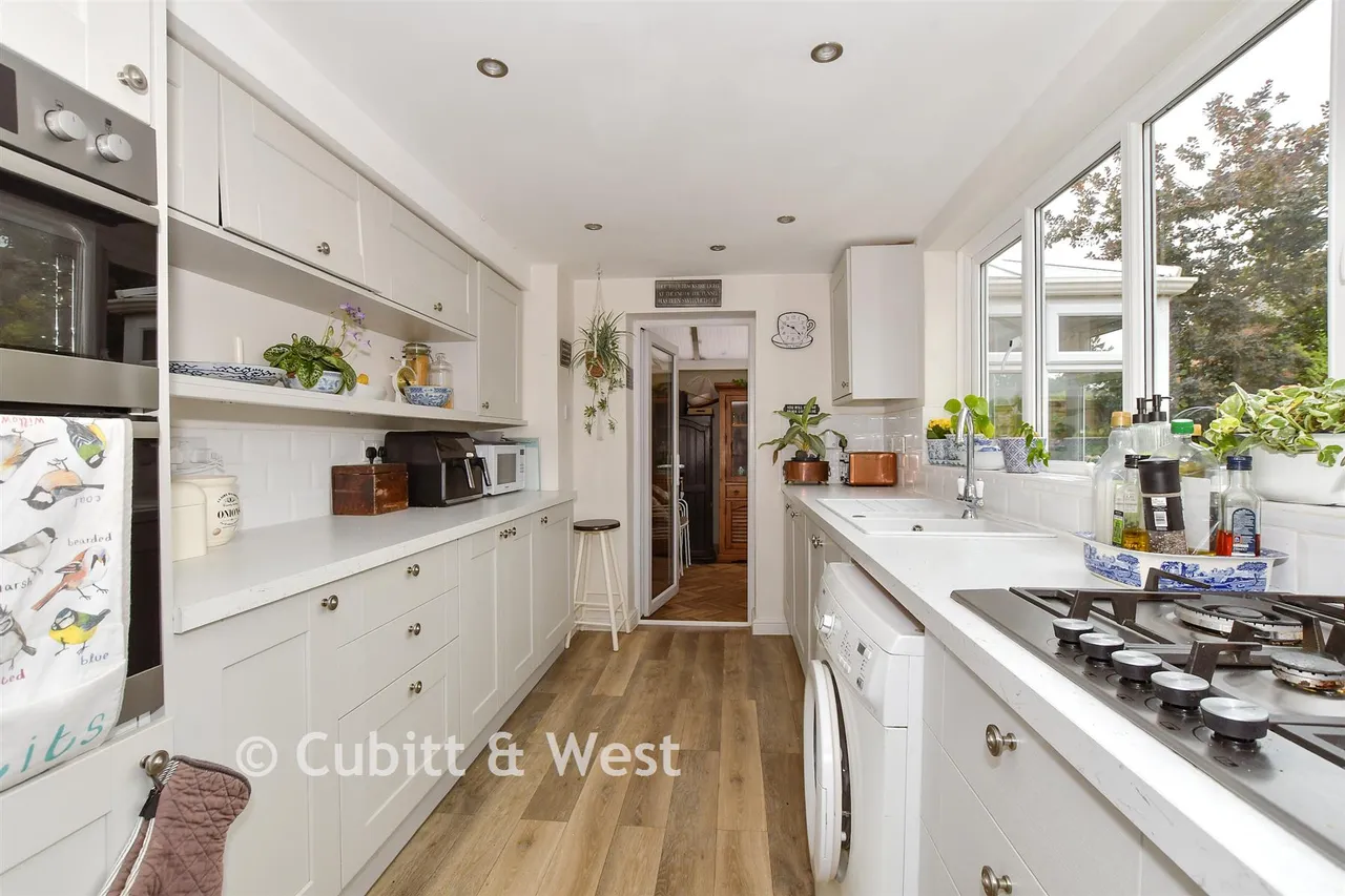 Spierbridge Road, Storrington, RH20, photo 3