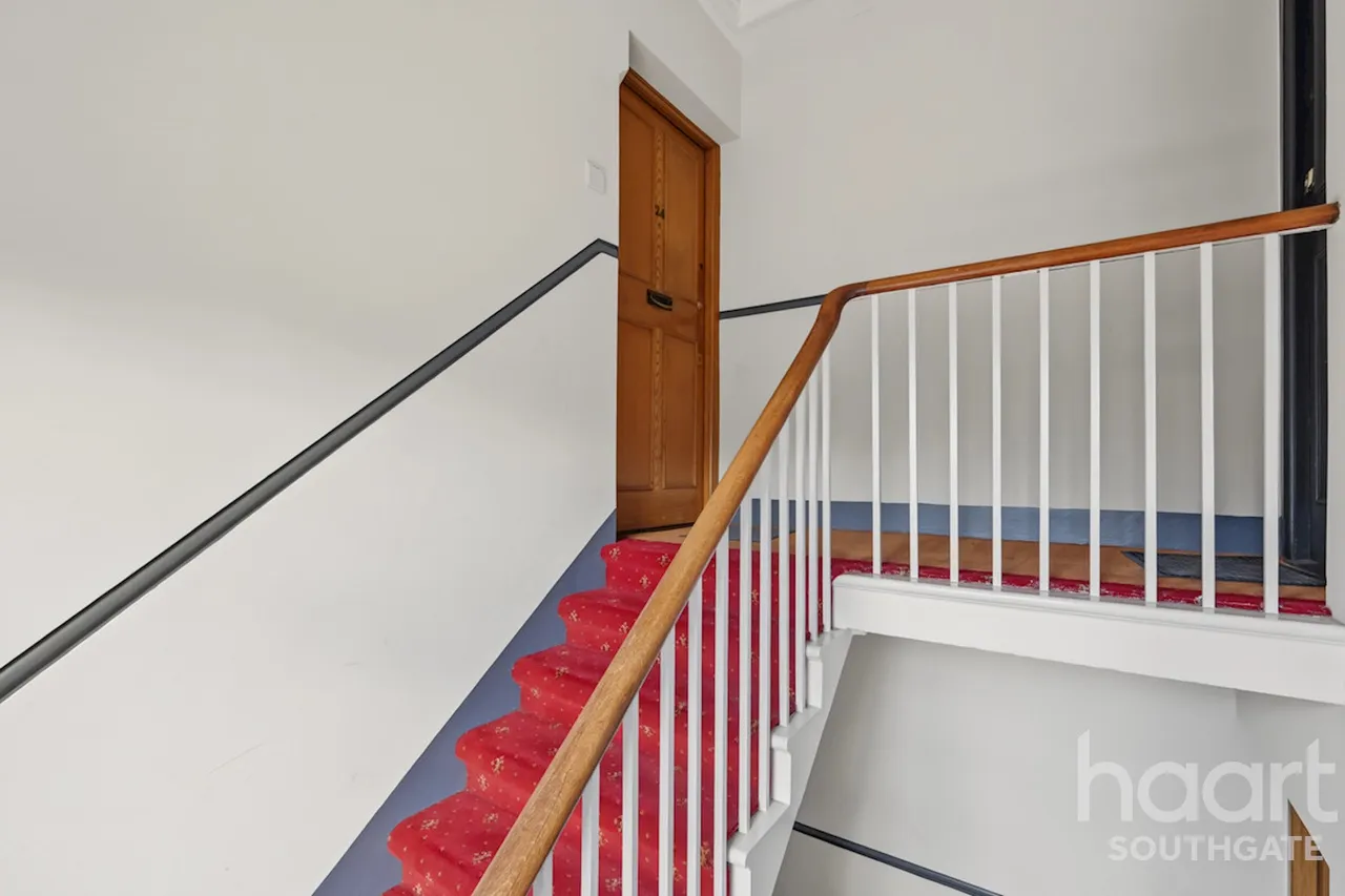 The Green, London, N14, photo 21