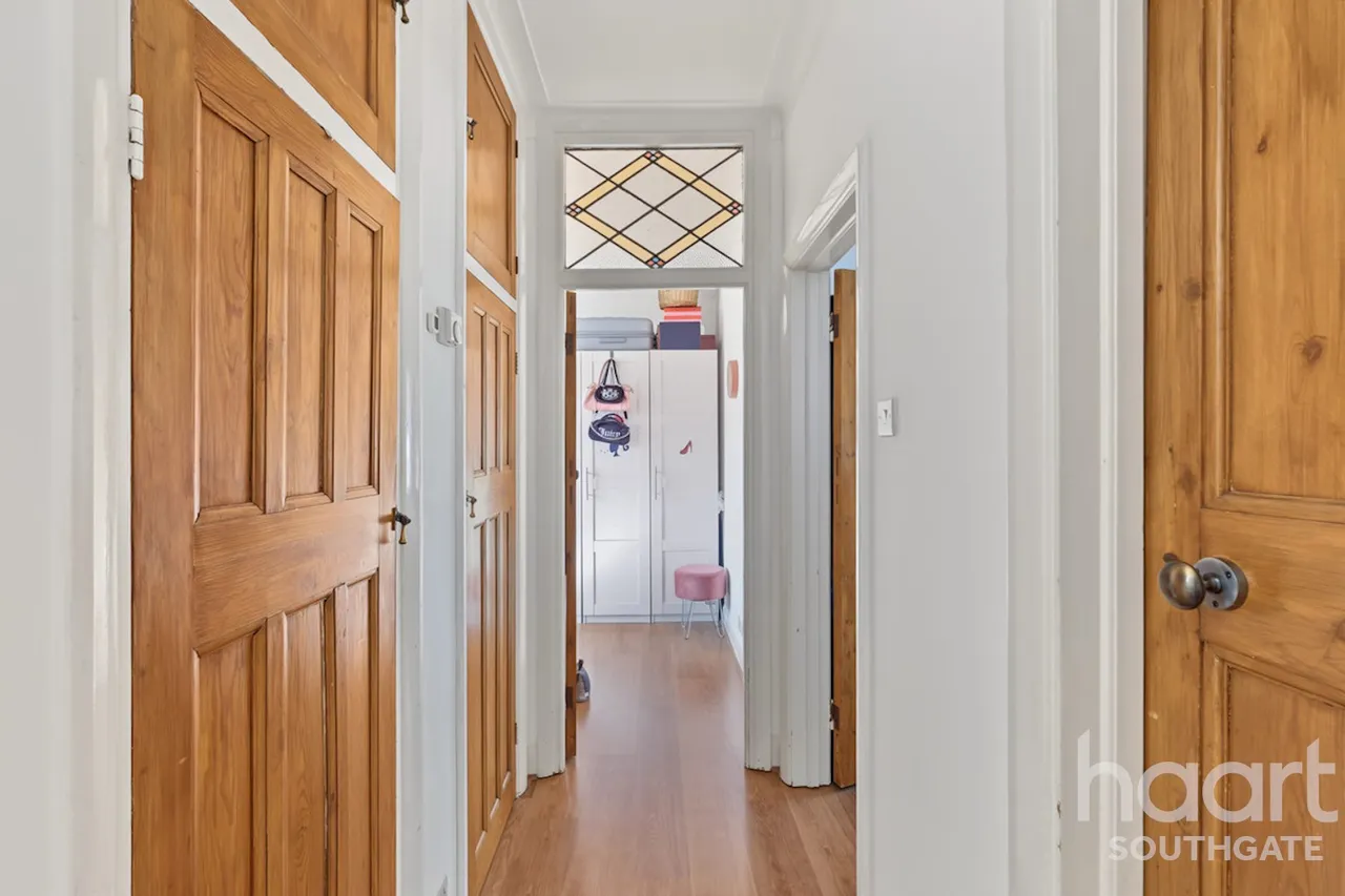 The Green, London, N14, photo 5