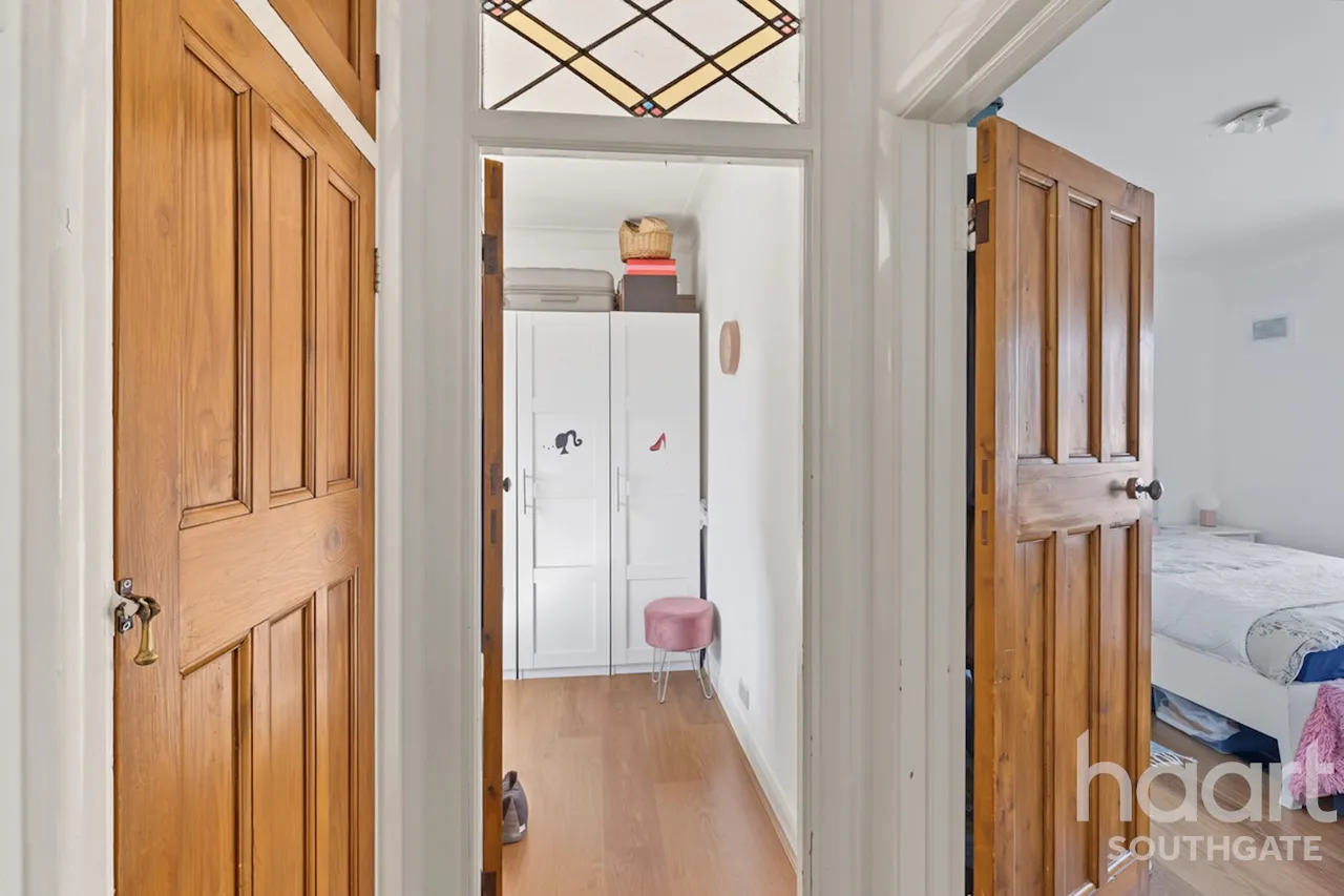The Green, London, N14, photo 17