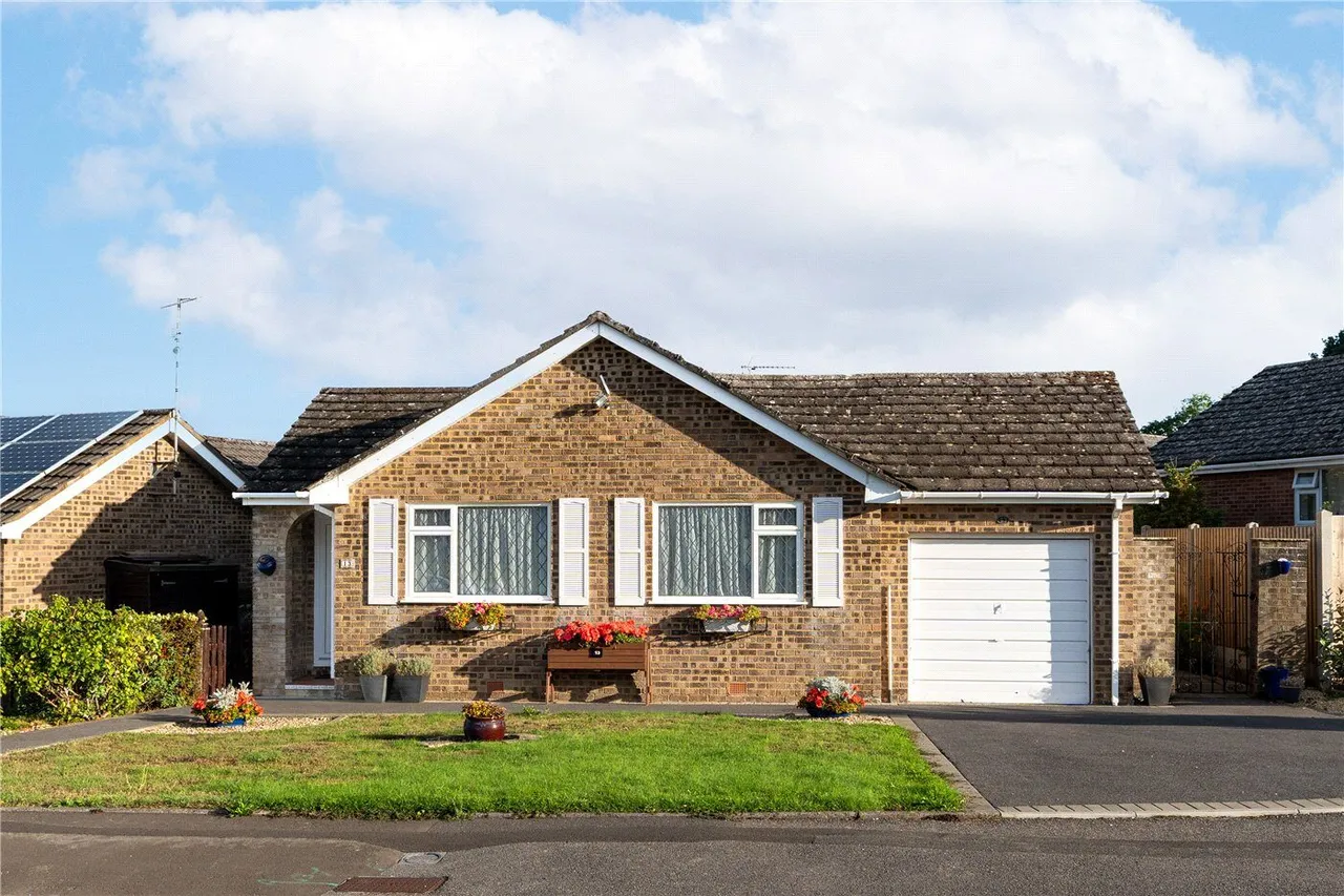 3 bed house for sale, Lacy Drive, Wimborne, BH21