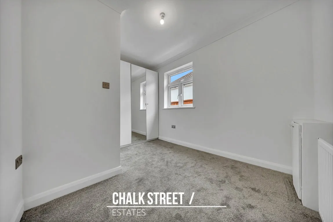 Central Drive, Hornchurch, RM12 6AR, photo 8