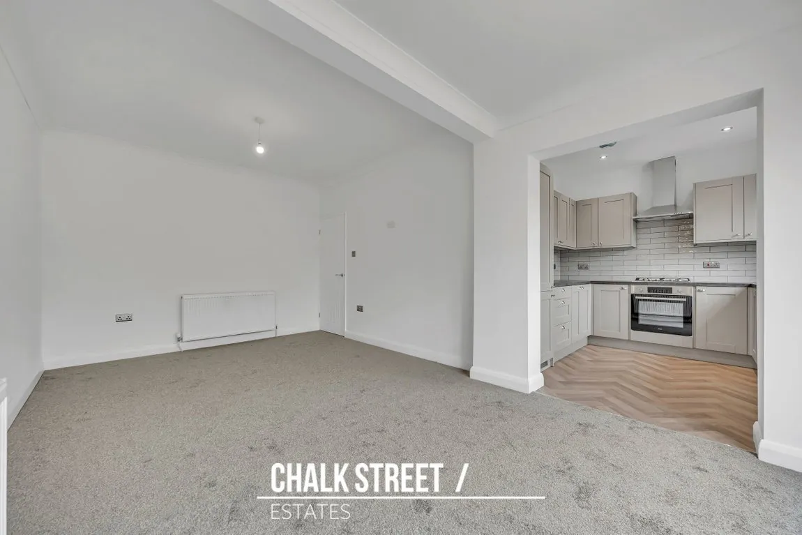 Central Drive, Hornchurch, RM12 6AR, photo 4