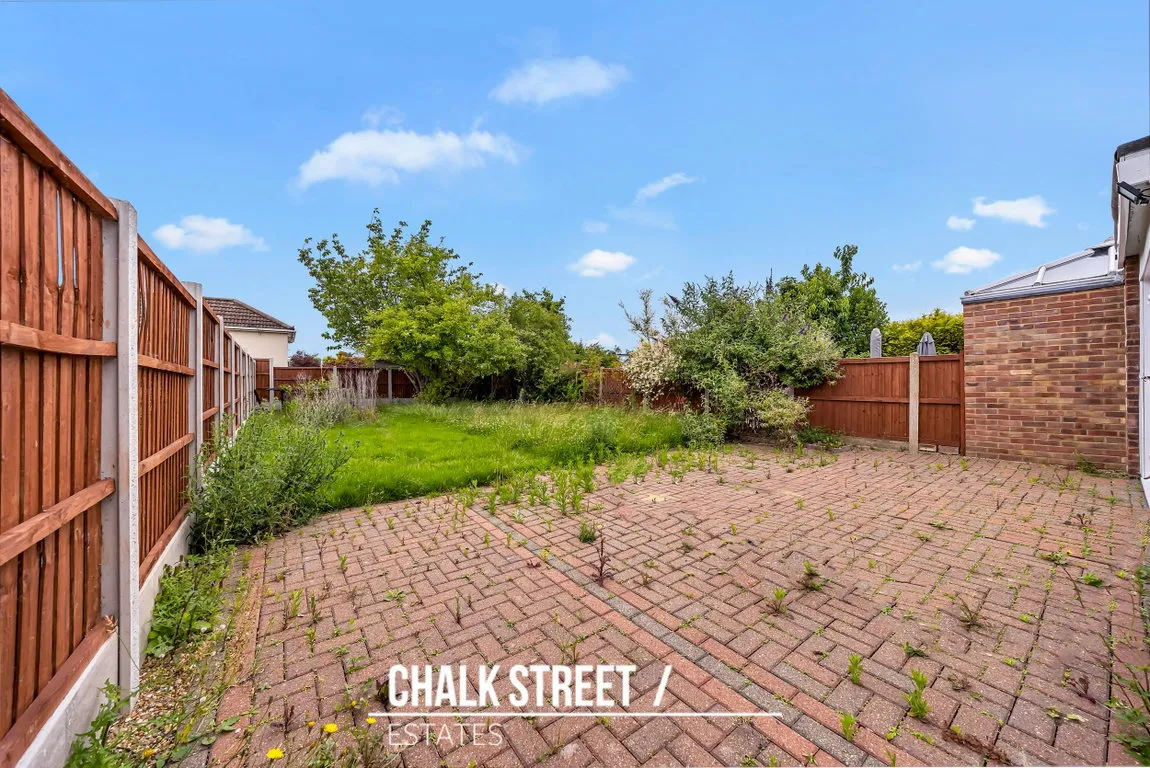 Central Drive, Hornchurch, RM12 6AR, photo 12