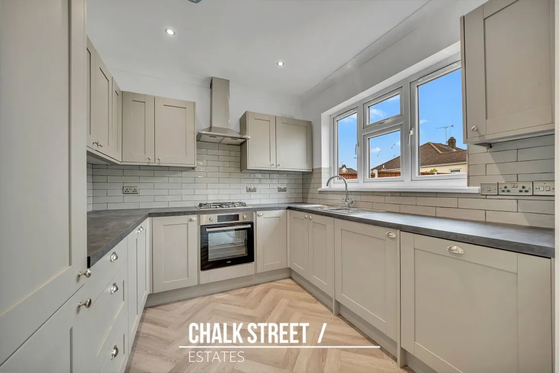 Central Drive, Hornchurch, RM12 6AR, photo 5