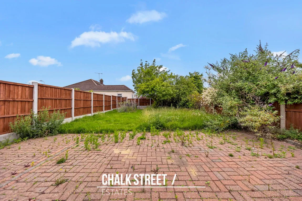Central Drive, Hornchurch, RM12 6AR, photo 11