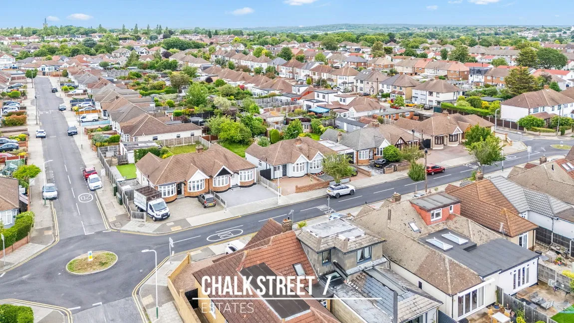 Central Drive, Hornchurch, RM12 6AR, photo 17
