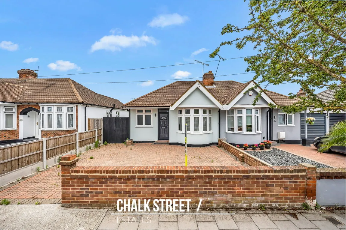 Central Drive, Hornchurch, RM12 6AR, photo 2