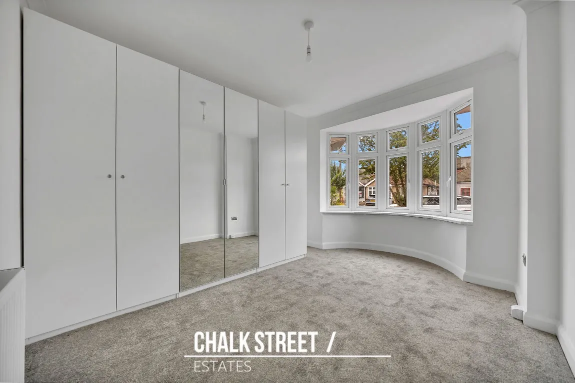 Central Drive, Hornchurch, RM12 6AR, photo 7