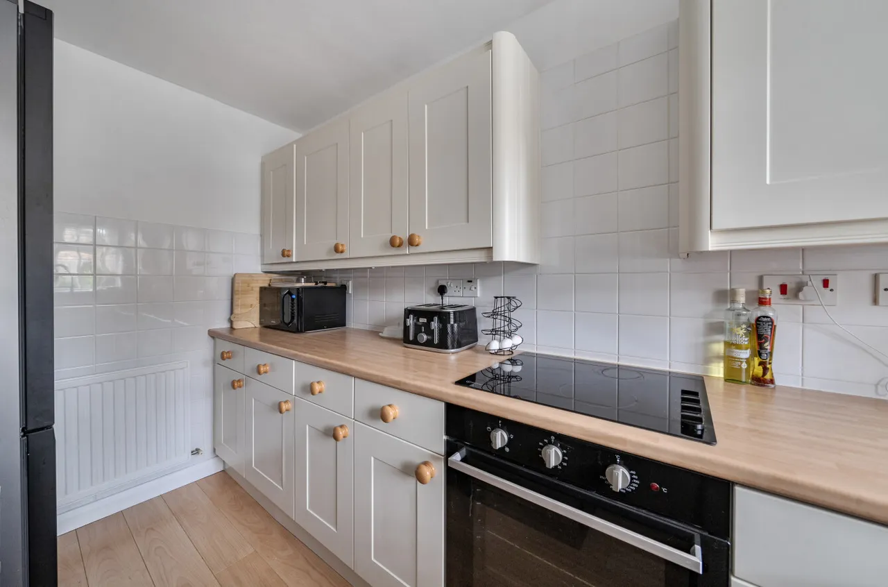 Barnett Lane, Lightwater, GU18, photo 11
