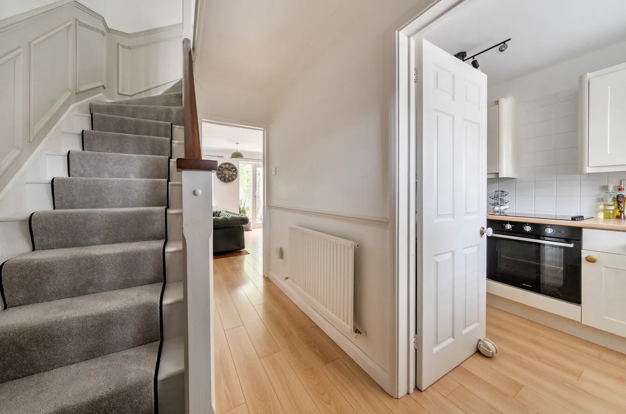 Barnett Lane, Lightwater, GU18, photo 12