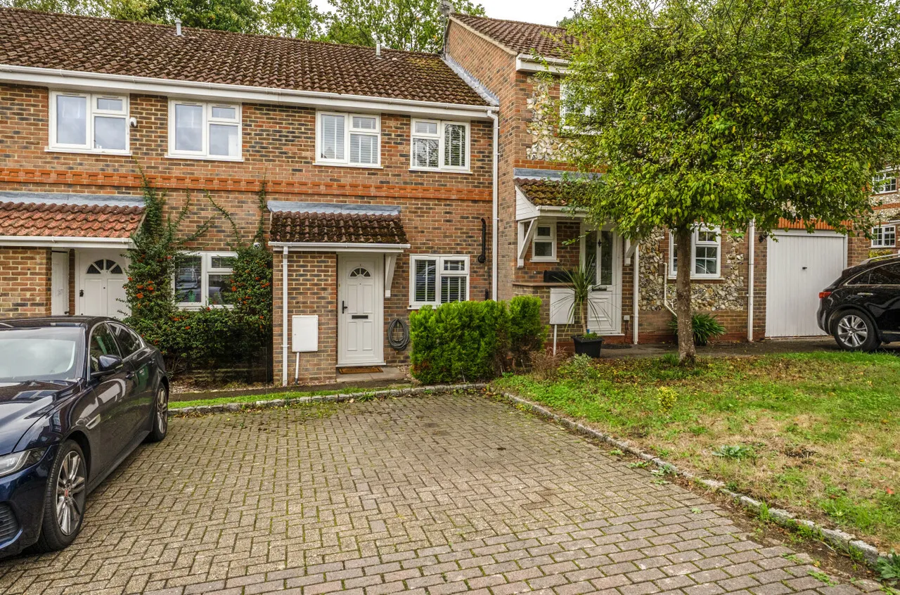 2 bed house for sale, Barnett Lane, Lightwater, GU18