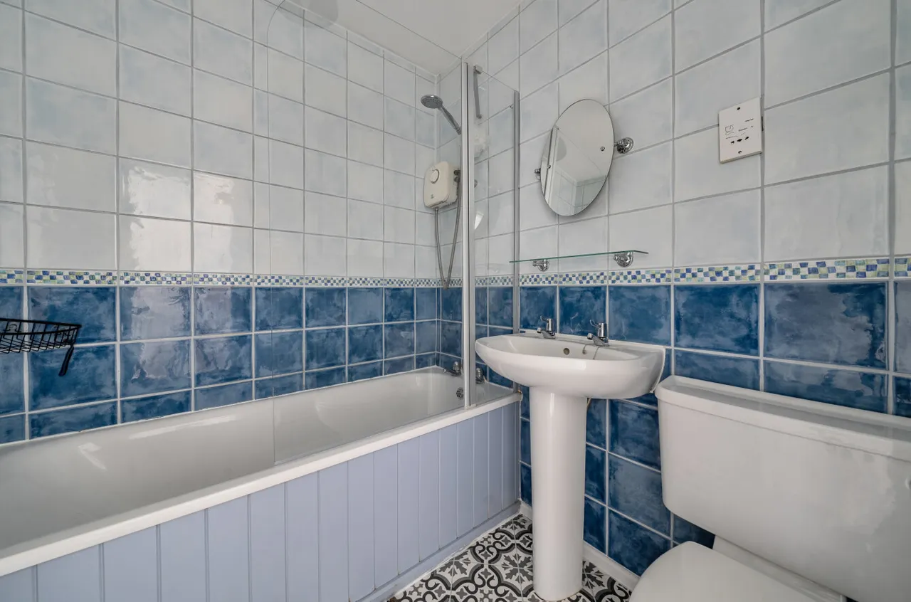 Barnett Lane, Lightwater, GU18, photo 6