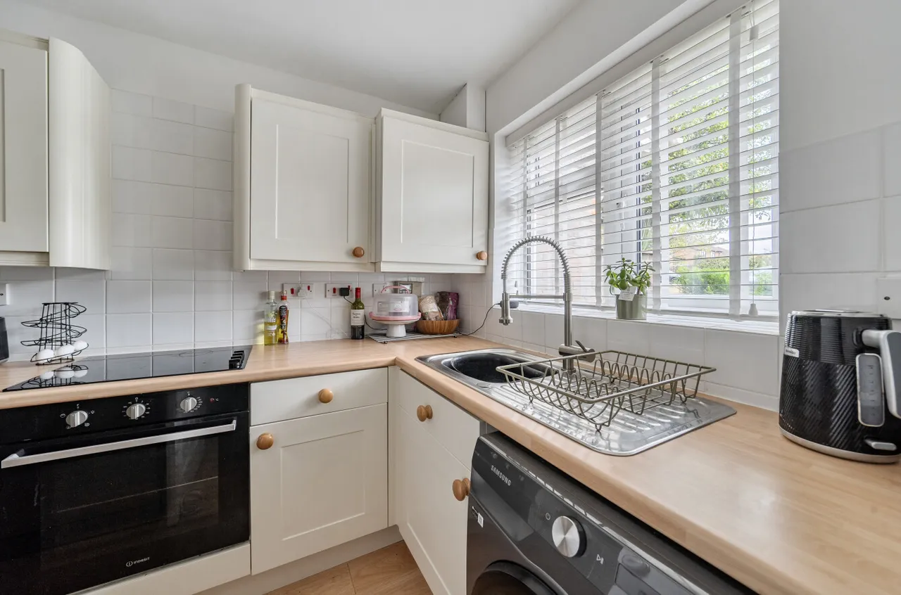 Barnett Lane, Lightwater, GU18, photo 4