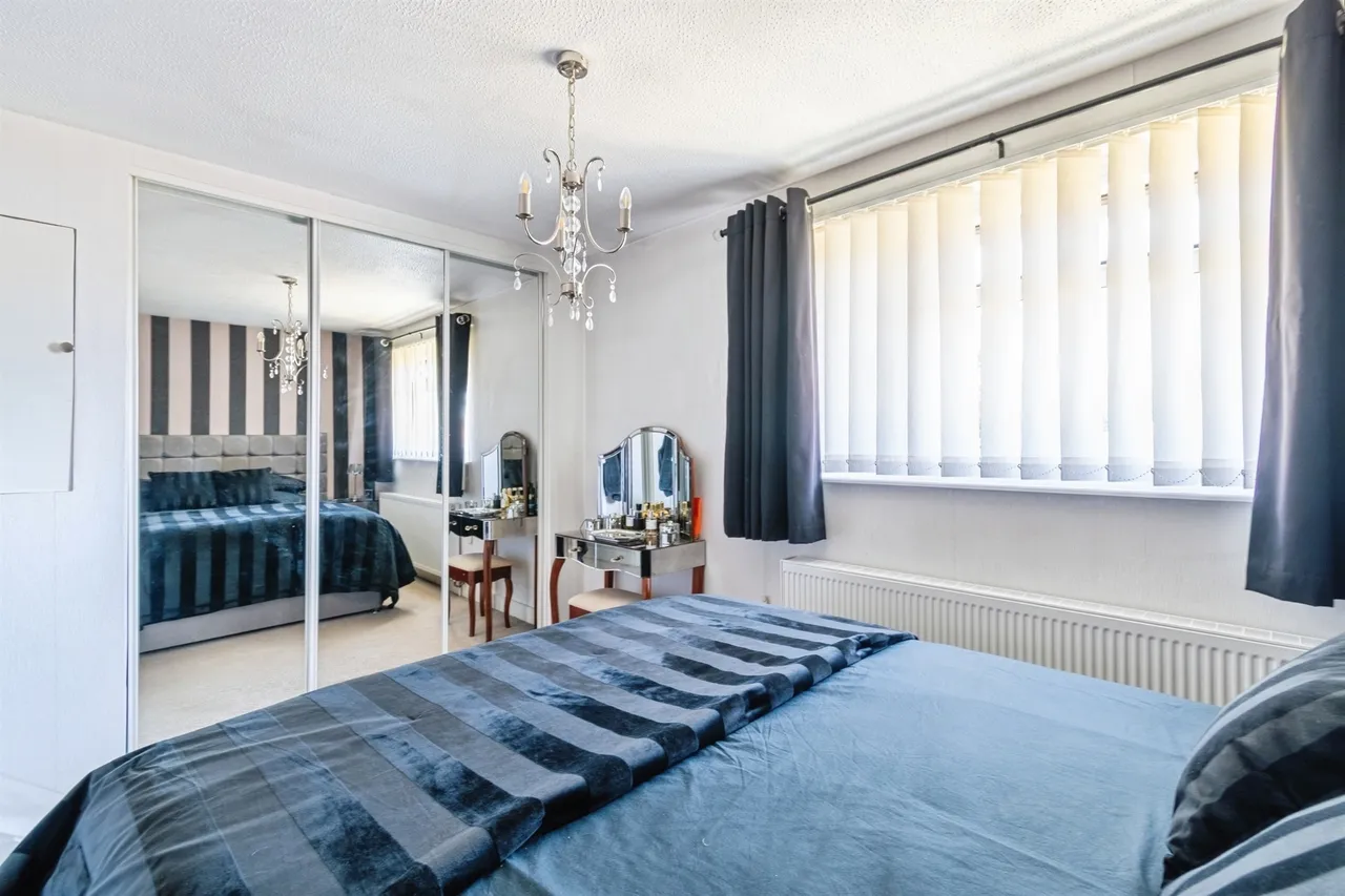 Pine Close, Corsham, photo 12